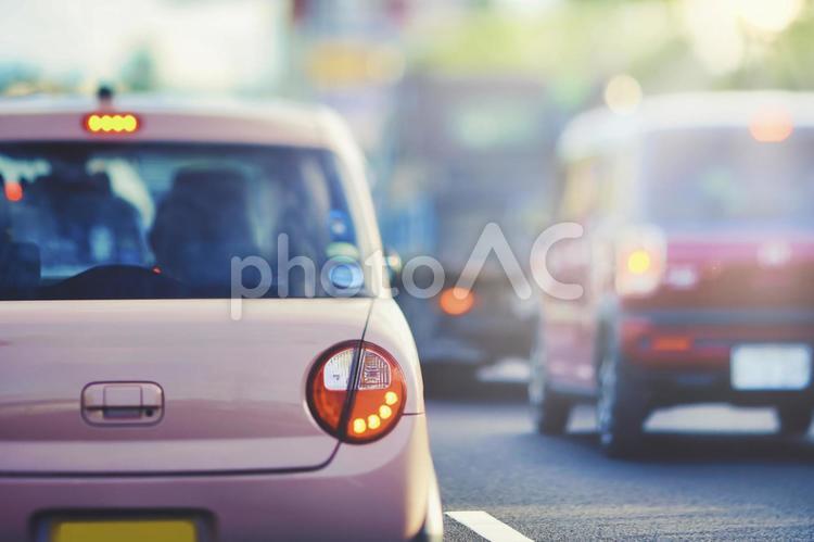 日本の道路を走る車 交通イメージ 交通,車,道路の写真素材