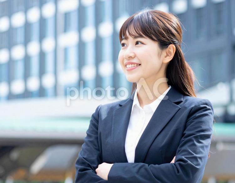 スーツ姿の笑顔の女性 女性,スーツ,日本人の写真素材
