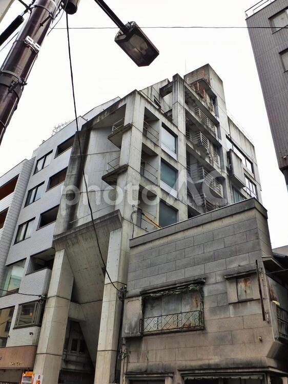 麻布界隈５ 古いビル,麻布,高層マンションの写真素材
