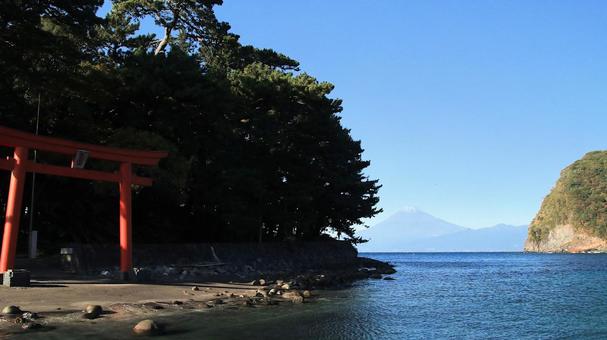 御浜岬から眺める富士山と出逢い岬 富士山,秋,愛鷹山の写真素材