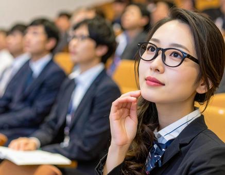 ビジネスシーン・講演を聞く/研修会受講 ビジネスシーン・講演を聞く/研修会受講の写真