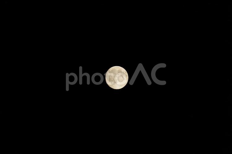 お月さま（満月） 満月,深夜,夜の写真素材