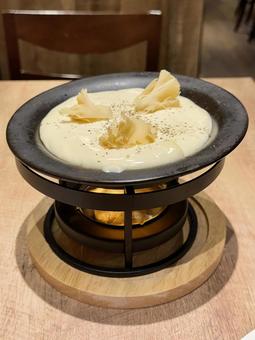 レストランで食べるチーズフォンデュ レストランで食べるチーズフォンデュ レストラン,イタリア料理,チーズソースの写真素材