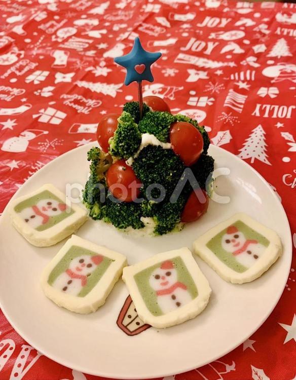 クリスマス　クリスマス料理　クリスマスツリー　雪だるま　 クリスマス料理,クリスマス,クリスマスツリーの写真素材