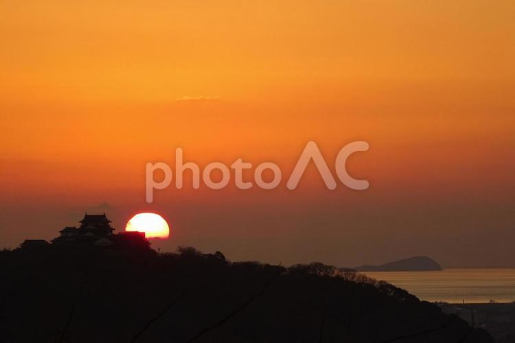 城と夕日 日暮れ,暁,太陽の写真素材