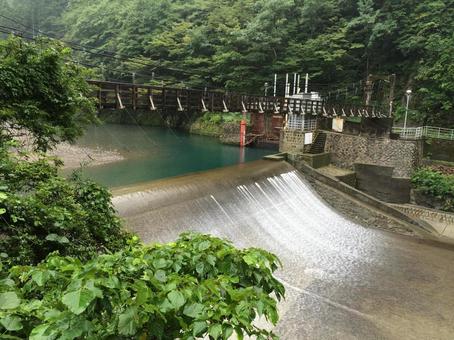 渓谷の小さなダム 渓谷の小さなダム 渓谷,ダム,滝の写真素材