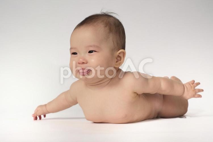 裸の赤ちゃん　２４ 赤ちゃん,笑顔,日本人の写真素材