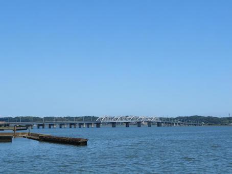 行方市方面から北浦大橋を望む 行方市方面から北浦大橋を望むの写真