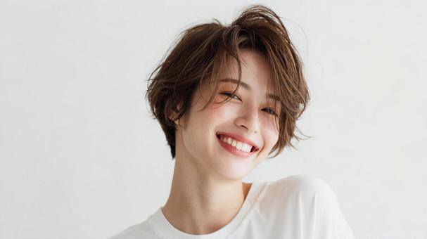 ショートカットの女性　カットモデル風の写真
