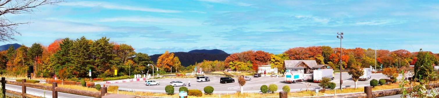 秋のパーキングエリア 高速道路,ハイウエイ,パノラマ撮影の写真素材