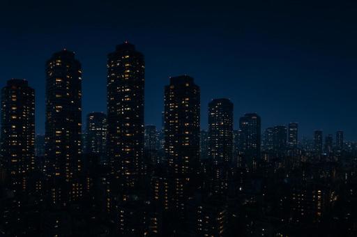高層ビルが輝く夜の都市風景 高層ビルが輝く夜の都市風景の写真