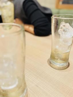 飲みかけのハイボール、コピースペース ハイボール,お酒,ウイスキーの写真素材