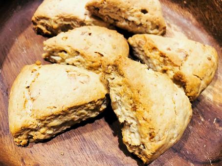 手作りスコーン(ホワイトチョコ胡桃)37 手作りスコーン(ホワイトチョコ胡桃)37の写真