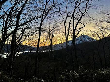 石割神社 参拝後に見えた富士山と山中湖 石割神社 参拝後に見えた富士山と山中湖の写真