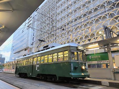 広島電鉄、紙屋町西電停、ホーム 広島電鉄、紙屋町西電停、ホーム 広島電鉄,広電,紙屋町西の写真素材