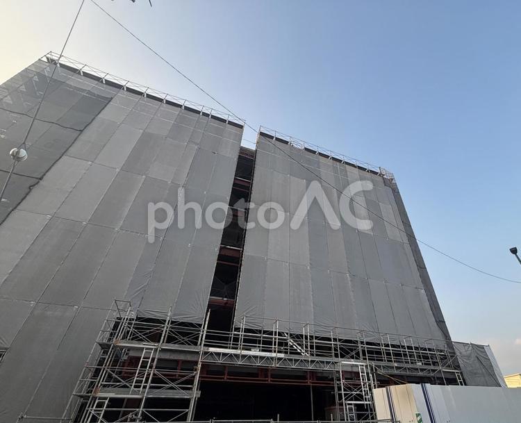 建設中の建物と青空 ビル,マンション,作業の写真素材