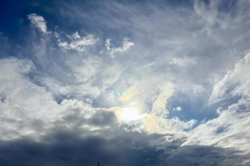 太陽の光と雲 太陽の光と雲 太陽の光,空,綺麗の写真素材