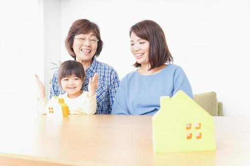 三世代の家探しイメージ 幼児,ファミリー,キッズの写真素材