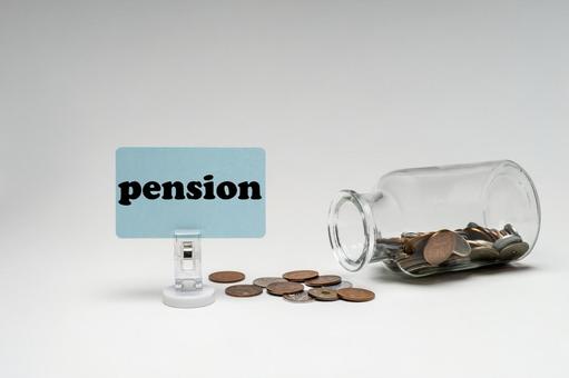 瓶からこぼれた小銭と年金のイメージ 瓶からこぼれた小銭と年金のイメージ pension,年金,瓶の写真素材