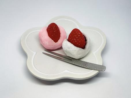 いちご大福 白皿 いちご大福 白皿の写真
