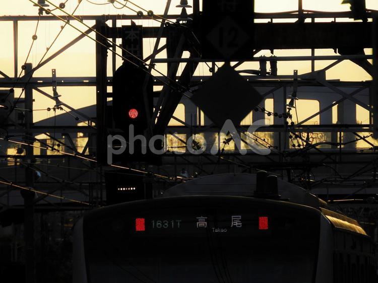 八王子駅を発車する高尾行中央線 中央線,中央線快速,中央本線の写真素材