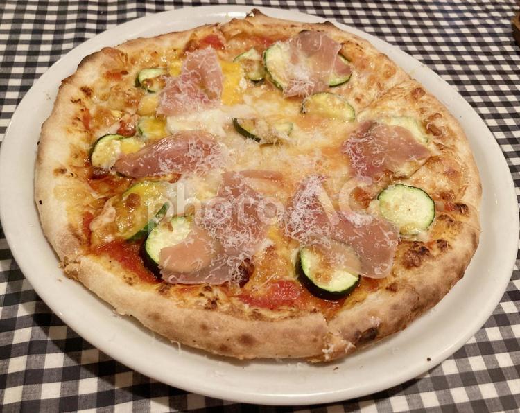 焼きたてのピザ ピザ,チーズ,イタリアンの写真素材