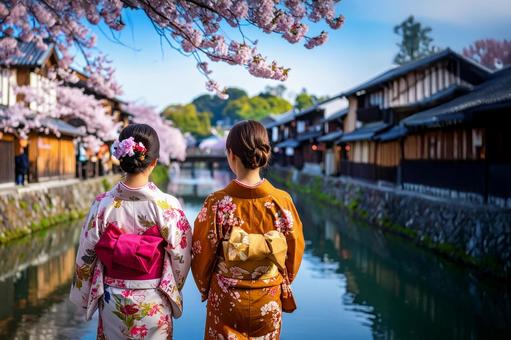 浴衣の女性二人 古い日本の街並み 浴衣の女性二人 古い日本の街並みの写真