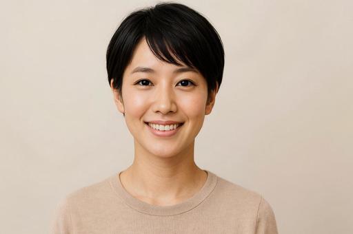 ショートヘアの女性 ショートヘアの女性の写真