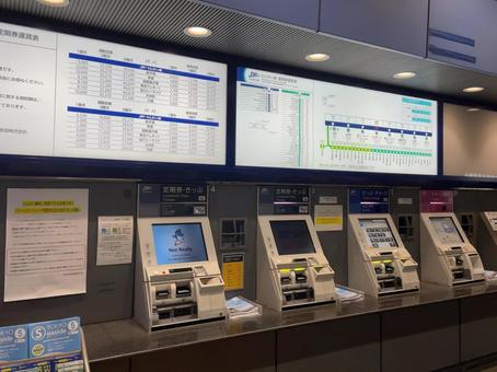 天王洲アイル駅 券売機と運賃表 天王洲アイル駅 券売機と運賃表の写真