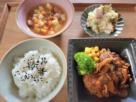 煮込みハンバーグ定食 煮込みハンバーグ定食の写真