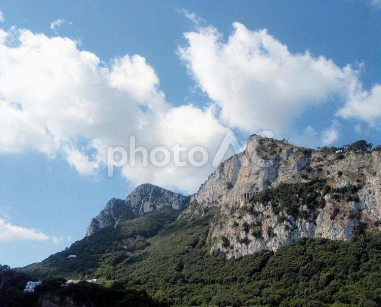 イタリアの風景　雲と山 雲,山,風景の写真素材