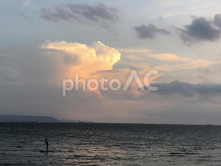 夕暮れの海 夕暮れの海,パドルセイリング,パドルボードの写真素材