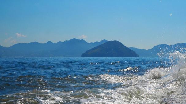 Splashing waves! The Seto Inland Sea has unusually high waves, wave, raging waves, sea, JPG