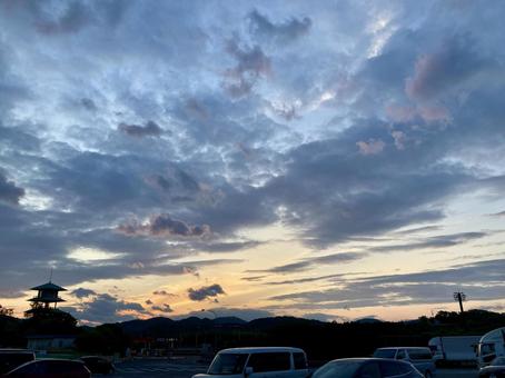 くもりの夕焼け くもりの夕焼けの写真