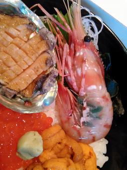How much do you like seafood and abalone, bowl of rice topped with sashimi, sea urchin, how much, JPG
