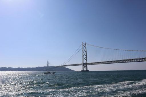 青空と青い海と船と明石海峡大橋と淡路島 青空,青い,海の写真素材