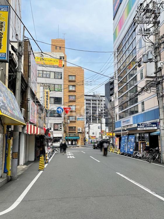 オタロードからなんさん通り R73昼縦 オタロード,大阪,繁華街の写真素材