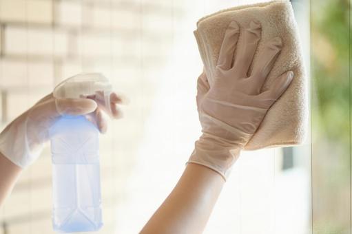 Asian woman cleaning the living room window, JPG Asian woman cleaning the living room window, window, wiping clean, housekeeping acting, JPG