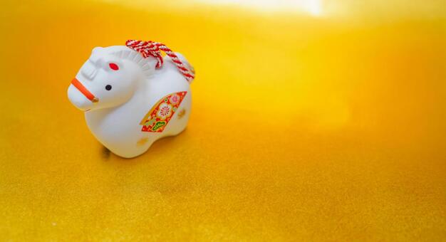 金の広い余白と午土鈴 午年,干支,2026年の写真素材