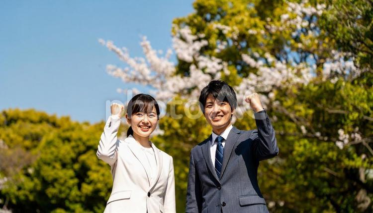 ガッツポーズをする笑顔のビジネスマン男女 ビジネス,男性,女性の写真素材