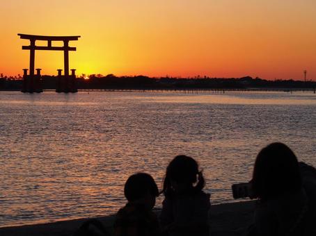 家族で秋の海辺 海,空,風景の写真素材