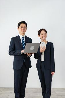 男女のサラリーマン 男女のサラリーマン オフィス,ビジネス,仲間の写真素材