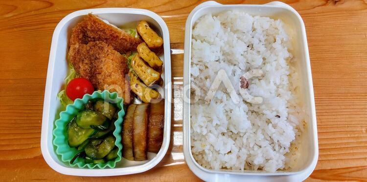 今日のお弁当（R2.7.10） お弁当,白身魚のフライ,卵焼きの写真素材