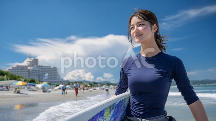 サーフボードを持つ笑顔の女性 女性,海,ビーチの写真素材