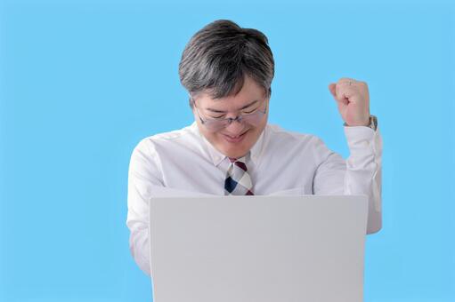 ガッツポーズするビジネスマン 男性,大人,会社員の写真素材