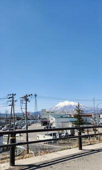 青空と街と岩木山2 青空と街と岩木山2の写真