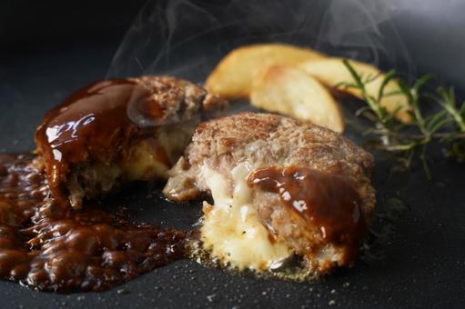 チーズハンバーグ チーズハンバーグ ハンバーグ,牛ハンバーグ,牛肉の写真素材