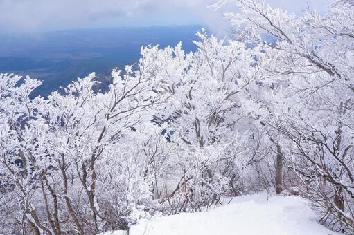 鳥取大山の冬登山21　雪山素材　風景 雪山,登山,危険の写真素材
