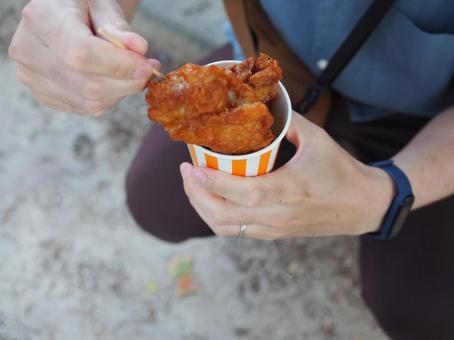 屋台の唐揚げ 屋台の唐揚げ 唐揚げ,屋台,食べ歩きの写真素材