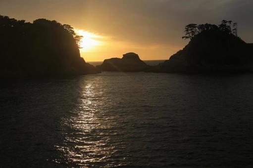 西伊豆町堂ヶ島の美しい夕景 西伊豆町堂ヶ島の美しい夕景の写真